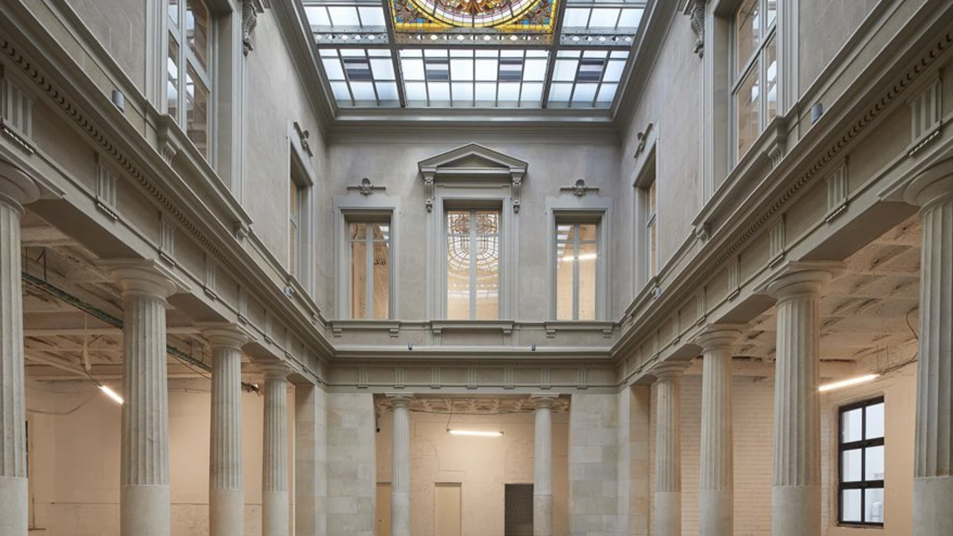 Palau Palmerola — atrio interior, Barcelona